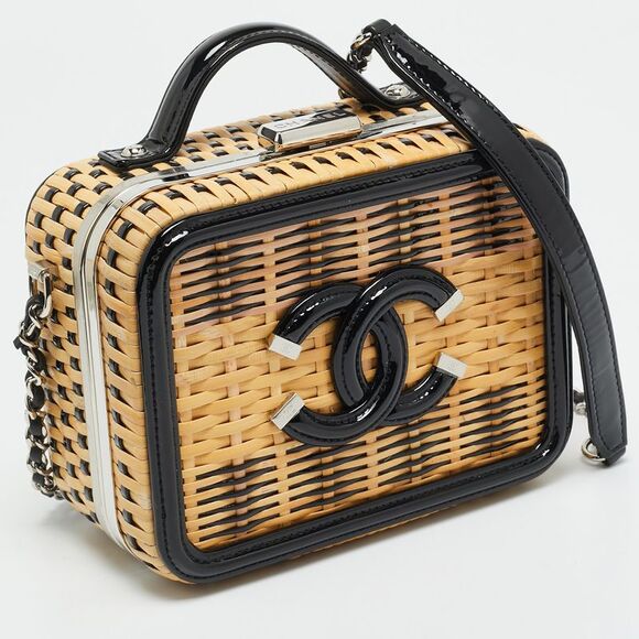 Chanel Cc Filigree Vanity Case Small Beige/black Rattan And Patent Leather - Picture 3 of 7